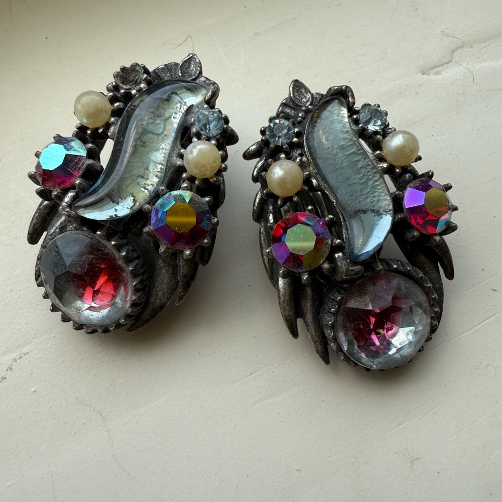 Florenza Signed Vintage Clip Earring